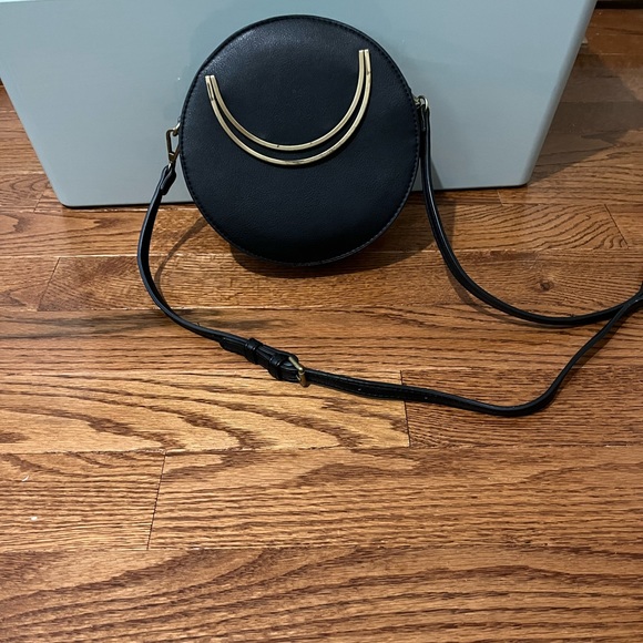 Round Purse - Picture 2 of 3